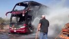 Ônibus fica destruído após pegar fogo na BR-163