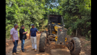 Prefeito acompanha patrolamento da estrada que dá acesso à Gruta Catedral