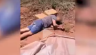 Motorista fica em coma ap&oacute;s capotagem de caminhonete carregada de droga