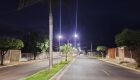 Novas lâmpadas de LED são instaladas na Avenida Brasil 