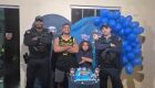 Filha de policial celebra aniversário com tema da Polícia Militar  