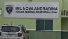 Custodiado toma arma e tenta balear policial durante exame no IML em MS