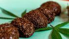 Beb&ecirc; de 1 ano come brigadeiro com maconha da m&atilde;e e vai parar na UPA em MS