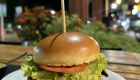 Exclusivo: Burger de Jacar&eacute; no Brasa Bonito