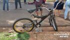 Crian&ccedil;a perde freio de bicicleta e &eacute; atropelada ao sair da escola em MS