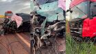 Jovem morre em grave acidente entre carro e caminh&atilde;o-tanque 