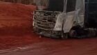 Tritem carregada de eucaliptos pega fogo em rodovia de MS