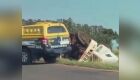 Caminh&atilde;o tomba e motorista morre preso nas ferragens em MS