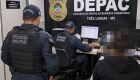 Mulher pede socorro &agrave; m&atilde;e ao ser trancada casa pelo companheiro 