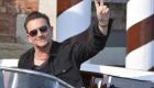 Vocalista do U2 revela que n&atilde;o tira os &oacute;culos escuros porque tem glaucoma