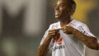 Tratamento fracassa, e Robinho n&atilde;o enfrenta Corinthians