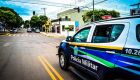 EM BONITO: homem mostra &oacute;rg&atilde;o genital e urina em frente a com&eacute;rcio lotado de pessoas