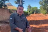 Prefeito comemora asfalto na Vila Jaraguá e agradece governador 