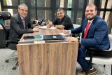 Prefeito Josmail Rodrigues discute demandas de infraestrutura com deputado Paulo Corrêa