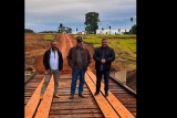 Prefeito confere nova ponte da regi&atilde;o da Fazenda C&eacute;u Azul