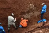 Homem &eacute; soterrado e escapa com vida durante obra em MS