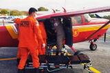 Homem se afoga durante acidente de barco e precisa ser resgatado de avi&atilde;o 