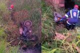 Jovem cai de motocicleta em barranco em MS