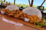 Um quilo de til&aacute;pia e drinks especiais para curtir a Praia da Figueira