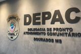 Adolescente denuncia m&atilde;e por maus-tratos e mulher acaba presa  