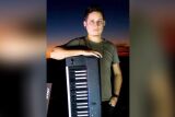 Tecladista do cantor Loubet &eacute; preso em aeroporto 