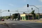 Novo sem&aacute;foro &eacute; instalado no cruzamento das ruas 29 de Maio e das Flores
