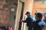 Mulher &eacute; resgatada de c&aacute;rcere privado ap&oacute;s pedir socorro 