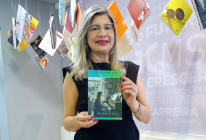 Escritora de Bonito lança livro sobre música, educação e desenvolvimento humano