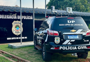 Mulher é presa ao agredir marido na frente da filha  