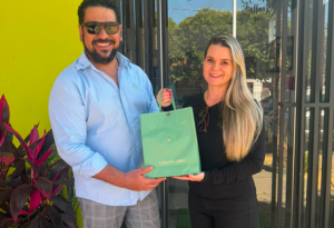 MC Cosméticos celebra nova conquista de Celso junto ao Grupo Boticário