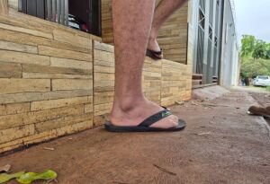 Homem anda nu, faz gestos obscenos para crianças e vai preso 