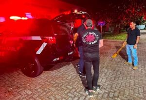 Homem tenta estuprar amiga depois de bebedeira em bar 