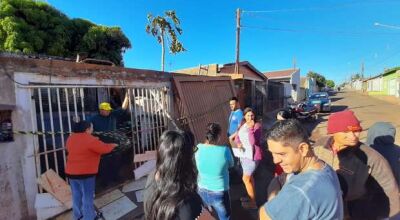 TRAGÉDIA: moradores tentam salvar idoso, mas vítima morre em casa incendiada