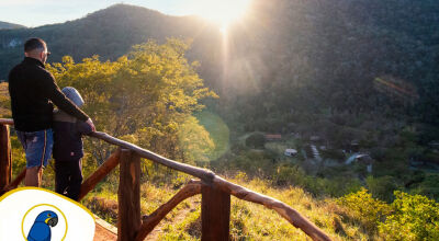 Mirante na colina leva o turista a emergir sobre vales e a densa vegetação a Serra da Bodoquena. Fotos: Divulgação
