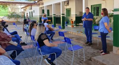 Prefeito juntamente com a secretária de educação e cultura, Eliana Maria Rafael Fregatto.