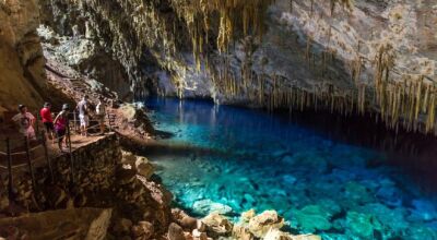 Gruta do Lago Azul e o Balneário municipal, administrados pela prefeitura, já estão com voucher - Divulgação