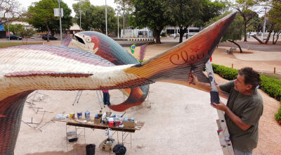 Cleir iniciou a fase de recuperação da pintura das esculturas buscando sempre a tonalidade natural da espécie. Fotos: Silvio de Andrade