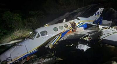 Populares tentam furtar pertences de Mar&iacute;lia Mendon&ccedil;a em avi&atilde;o