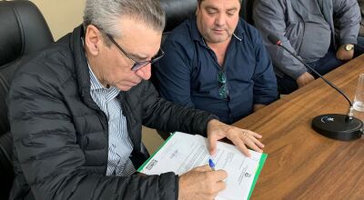 Prefeito entrega Of&iacute;cio solicitando apoio na revitaliza&ccedil;&atilde;o do Centro de Atendimento ao Turista