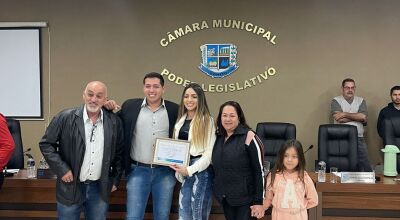 Vereador Andr&eacute; Luiz entrega de Mo&ccedil;&atilde;o a M&eacute;dica Veterin&aacute;ria do castram&oacute;vel de Bonito 