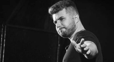 João Vitor Moreira Sales, conhecido pelo nome artístico de Conrado, durante apresentação (Foto: Facebook/Divulgação) - CREDITO: CAMPO GRANDE NEWS