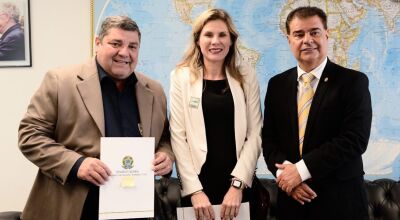 Prefeito Josmail apresenta projeto para revitaliza&ccedil;&atilde;o da avenida Heron do Couto a senador Nelsinho