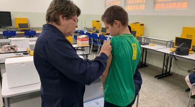 Secretaria de Saúde realizada vacinação nas escolas de Bonito