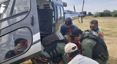 Idoso é resgatado de helicóptero após ser picado por cobra no Pantanal