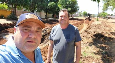 Domingo também é dia de trabalho, prefeito e secretário destacam obras na Rua das Flores em Bonito