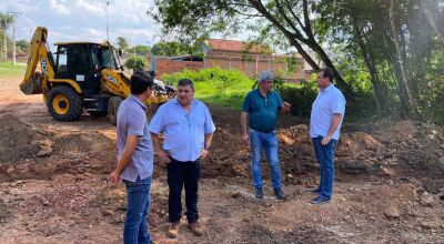 Prefeito de Bonito vistoria obras na Vila Maruca