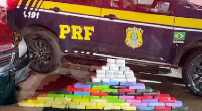 Condutor é detido pela PRF após tentar fugir com 64 kg de cocaína em carro