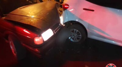 Embriagado, condutor colide em carros estacionados e acaba preso pela GMB.