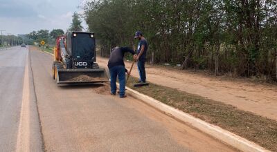 Equipe da Secretaria de Obras realiza limpeza urbana em Bonito