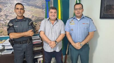 Prefeito recebe Capitão Solano e  Major Garcia e pede reforço para a cidade no fim de ano